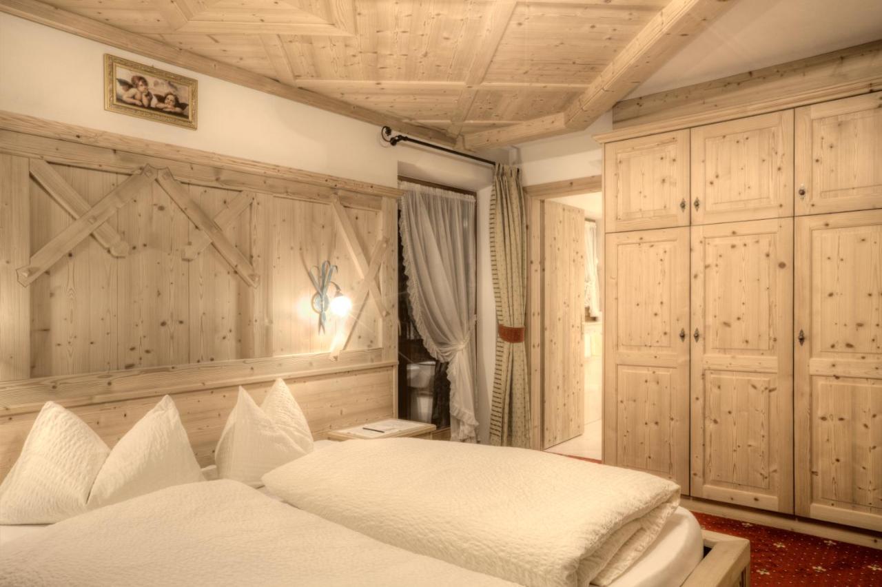 Hotel Ciasa Ai Pini 圣卡夏诺 外观 照片