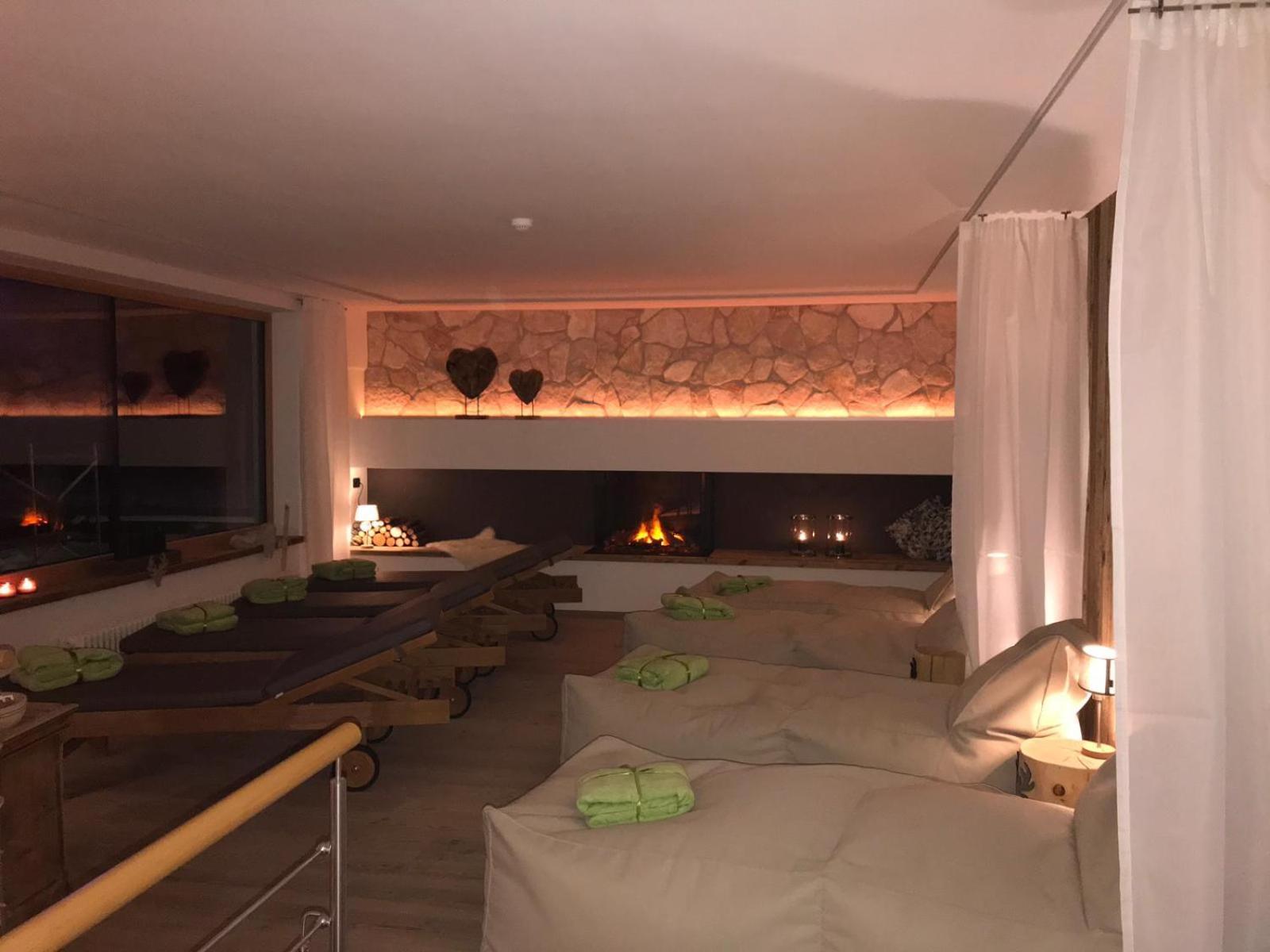 Hotel Ciasa Ai Pini 圣卡夏诺 外观 照片