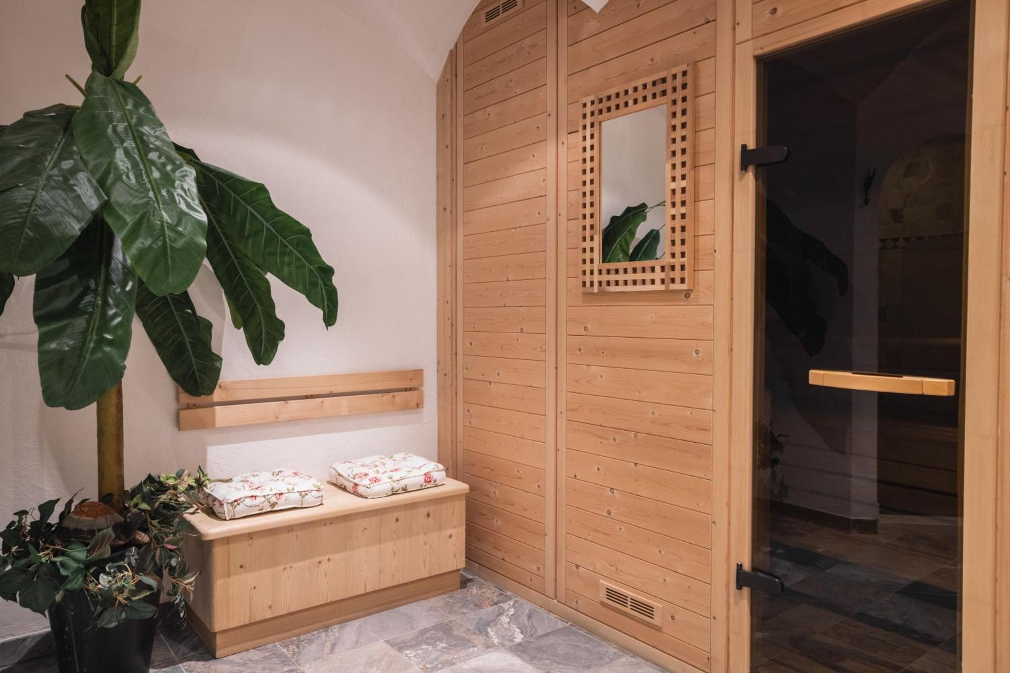 Hotel Ciasa Ai Pini 圣卡夏诺 外观 照片