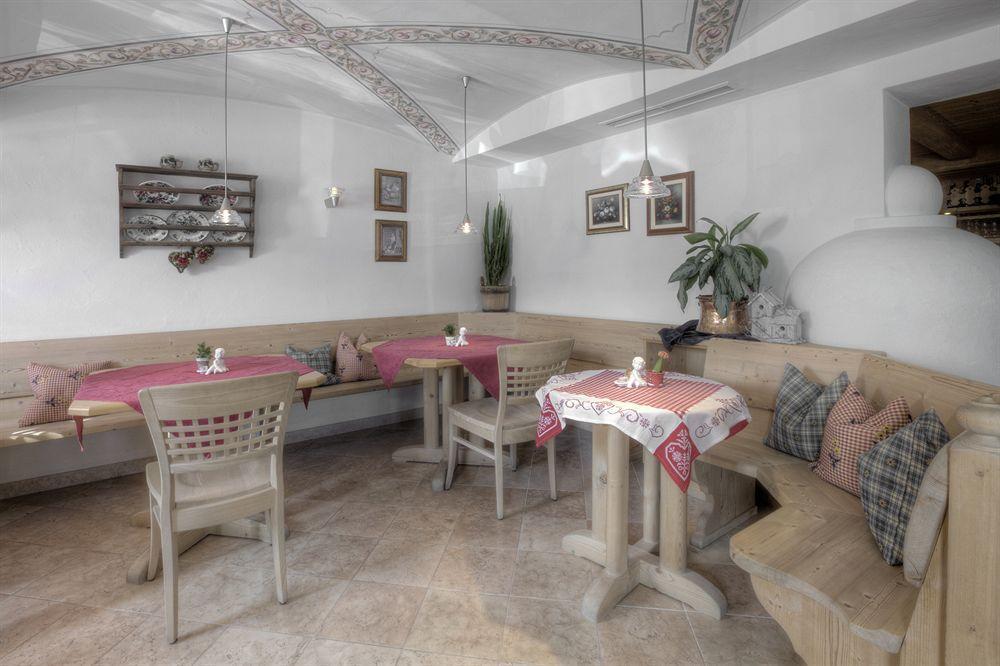 Hotel Ciasa Ai Pini 圣卡夏诺 外观 照片