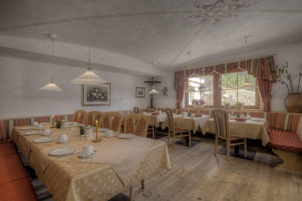 Hotel Ciasa Ai Pini 圣卡夏诺 外观 照片