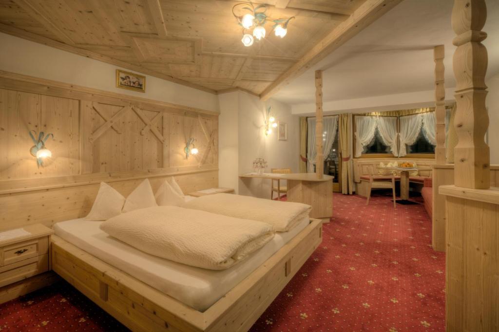 Hotel Ciasa Ai Pini 圣卡夏诺 客房 照片