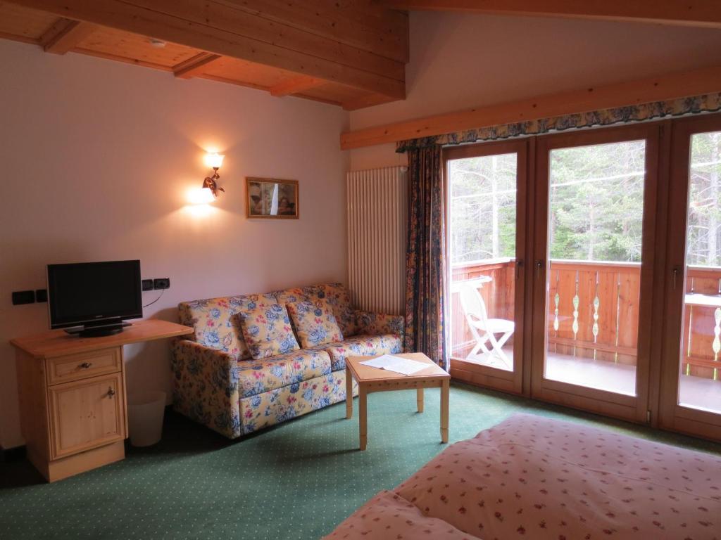 Hotel Ciasa Ai Pini 圣卡夏诺 客房 照片
