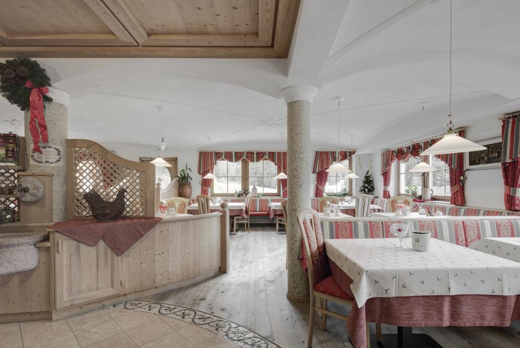 Hotel Ciasa Ai Pini 圣卡夏诺 外观 照片