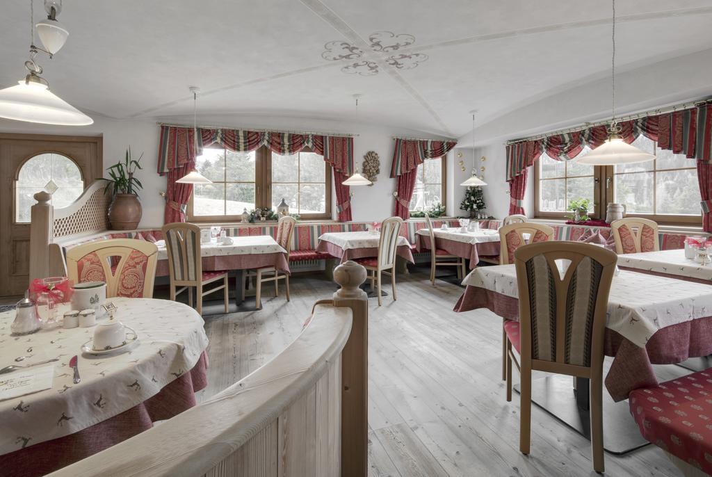 Hotel Ciasa Ai Pini 圣卡夏诺 外观 照片