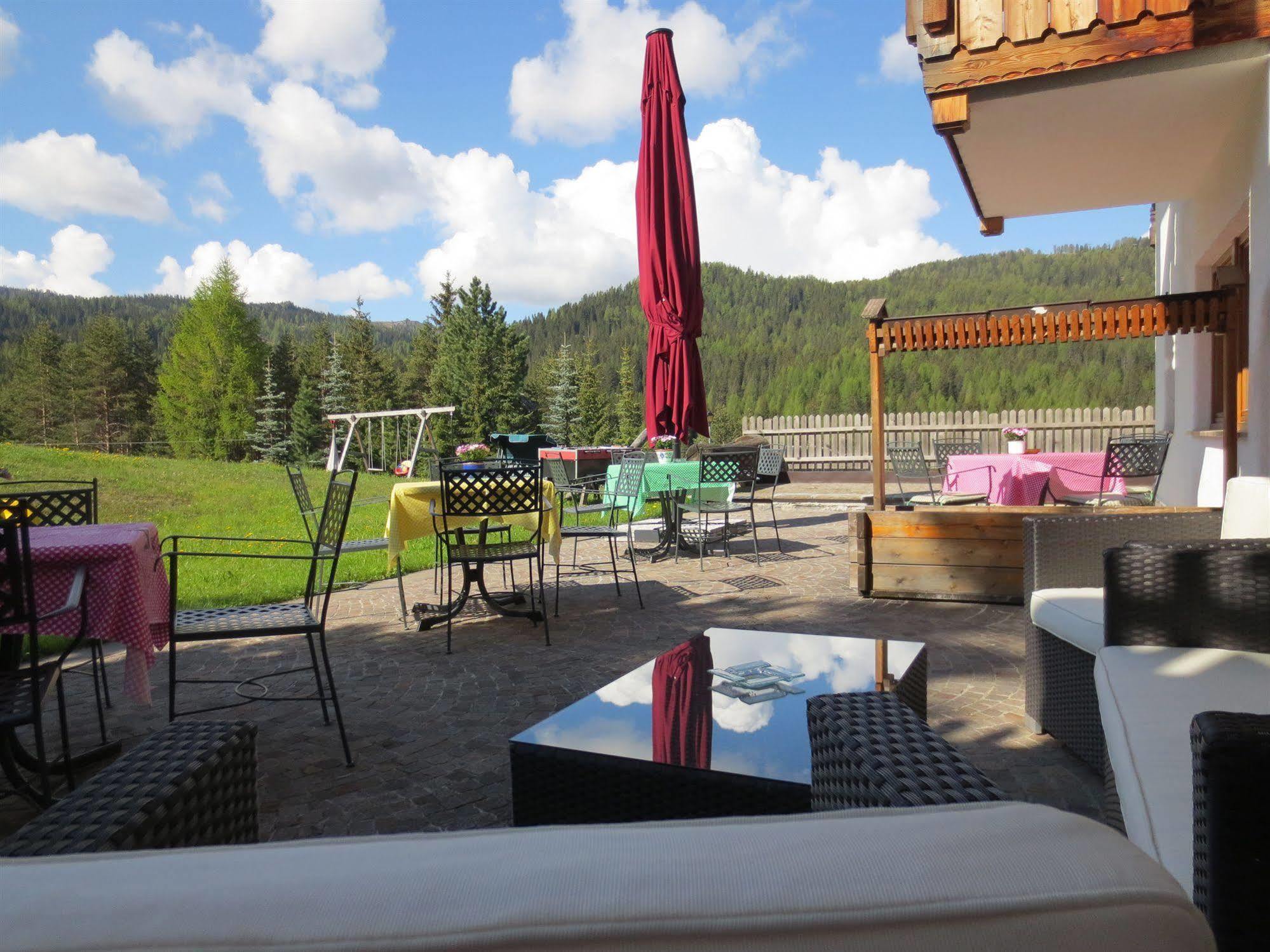 Hotel Ciasa Ai Pini 圣卡夏诺 外观 照片
