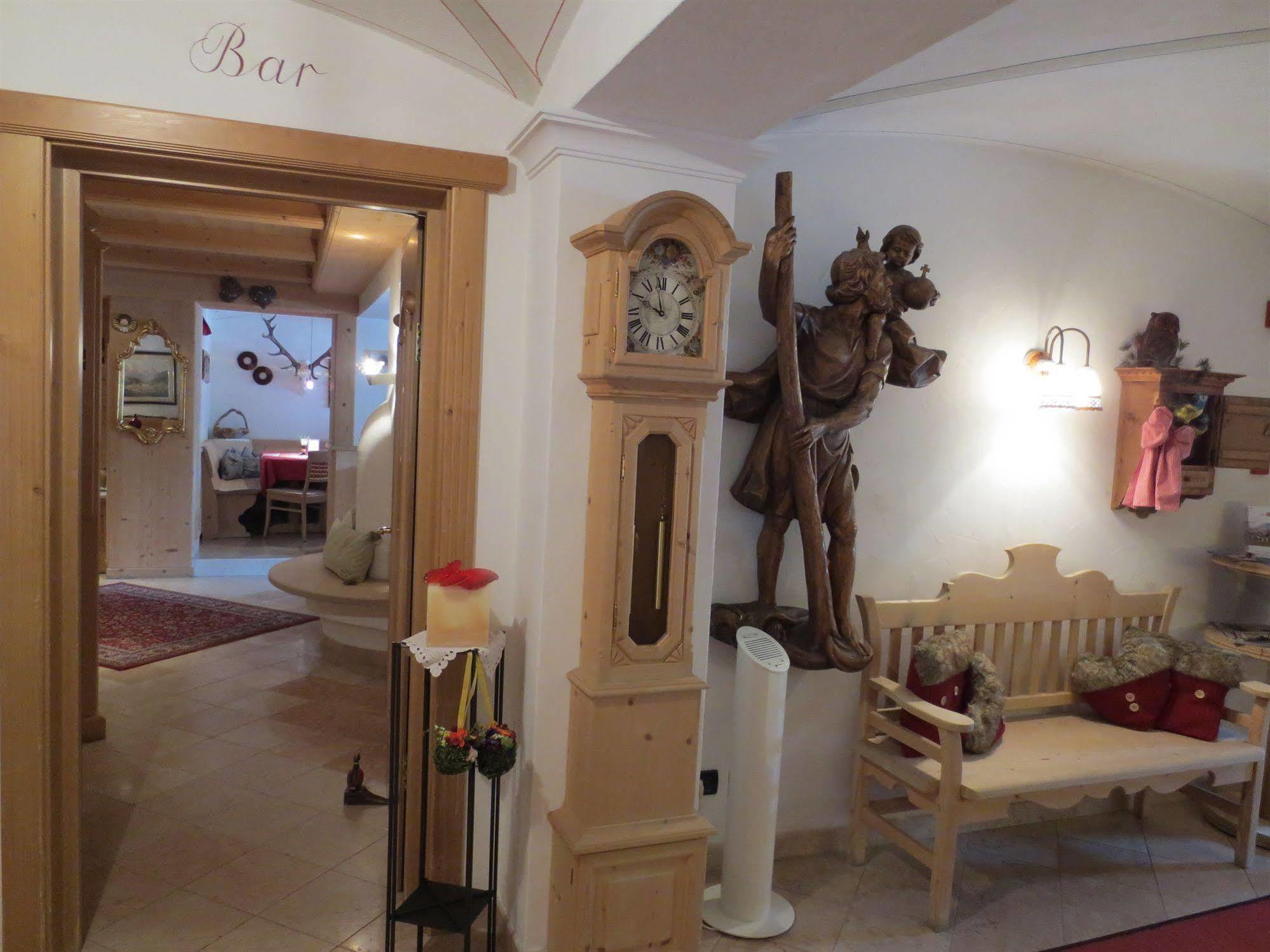 Hotel Ciasa Ai Pini 圣卡夏诺 外观 照片