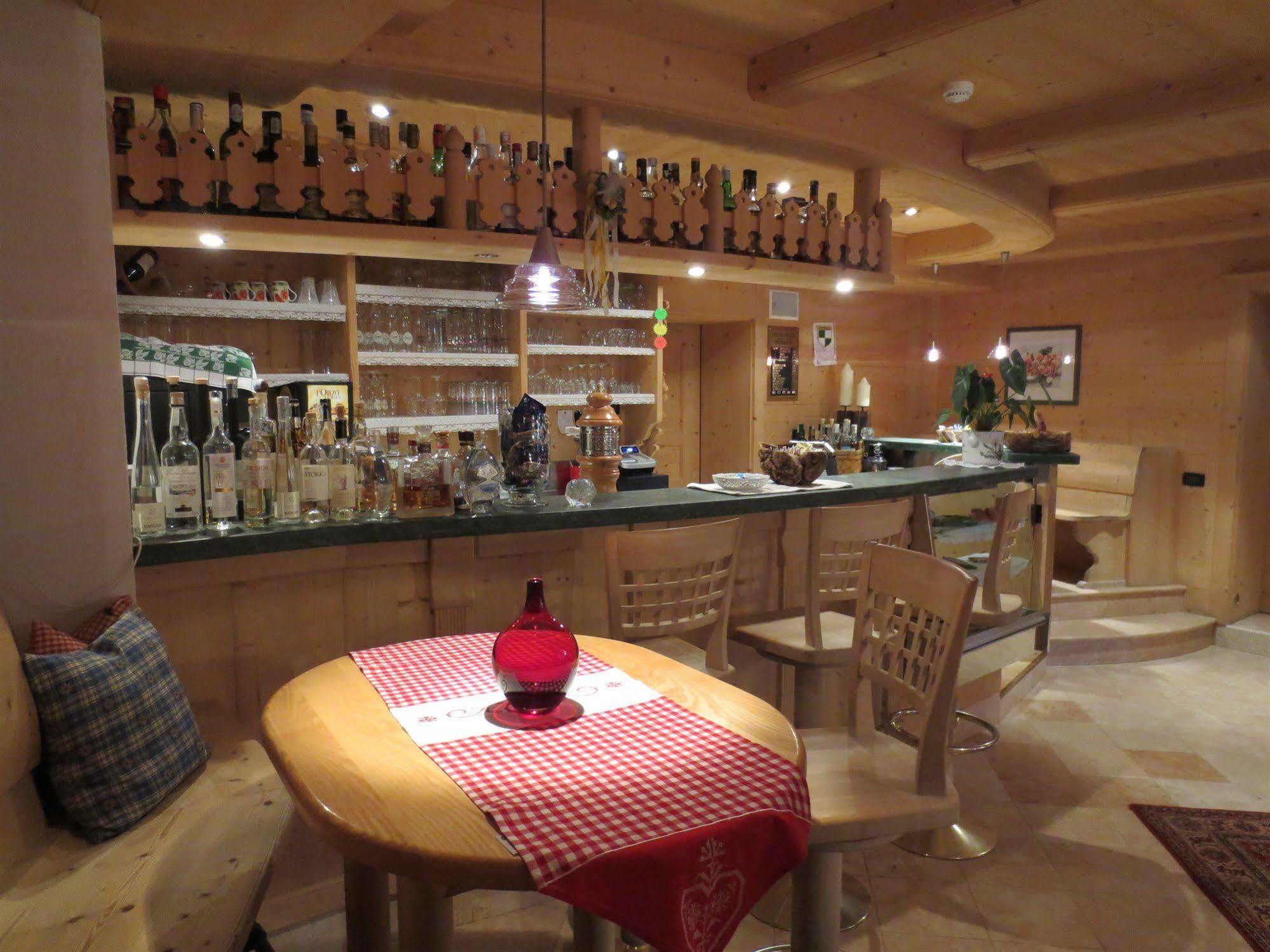 Hotel Ciasa Ai Pini 圣卡夏诺 外观 照片