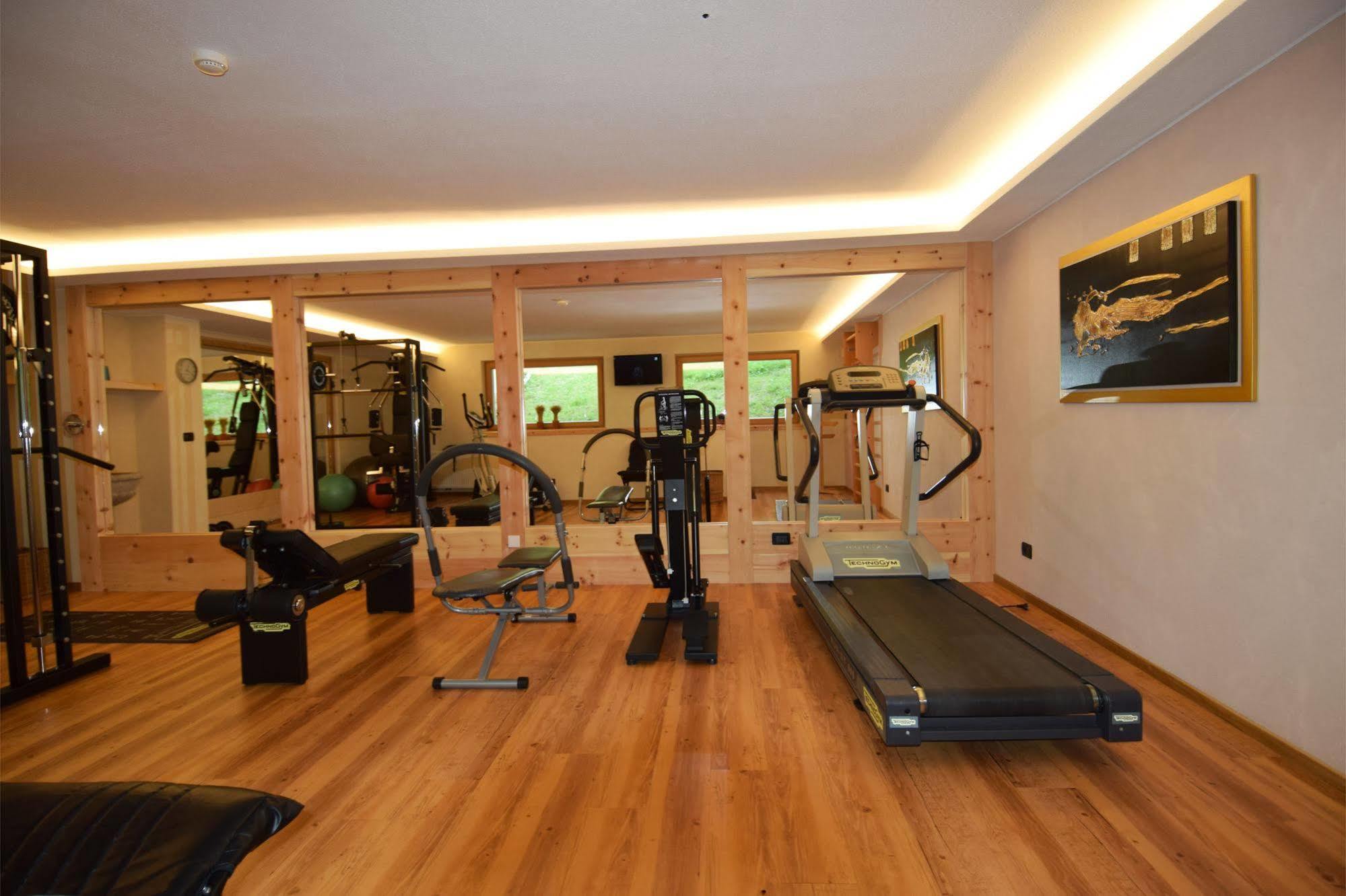 Hotel Ciasa Ai Pini 圣卡夏诺 外观 照片