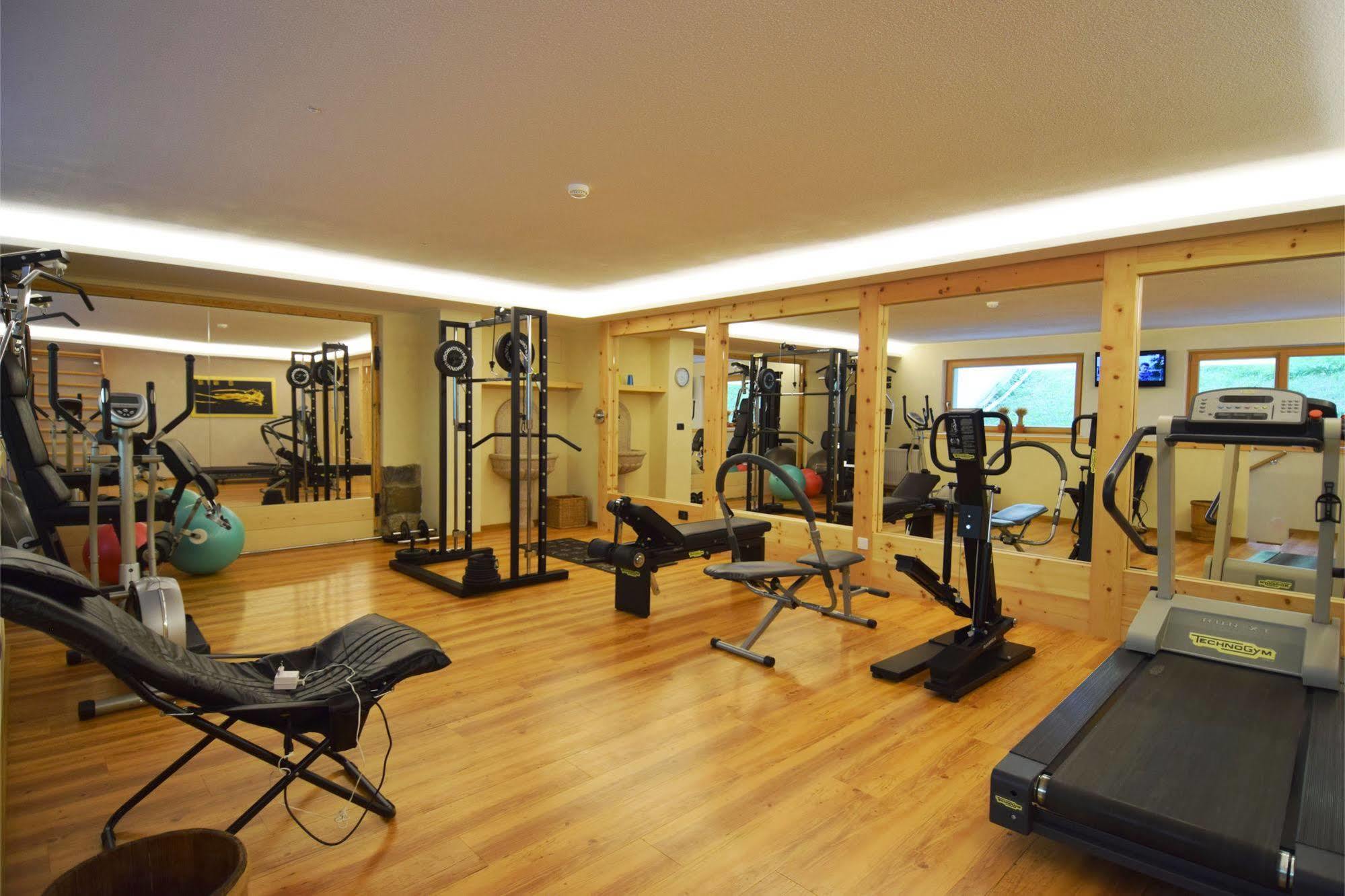 Hotel Ciasa Ai Pini 圣卡夏诺 外观 照片